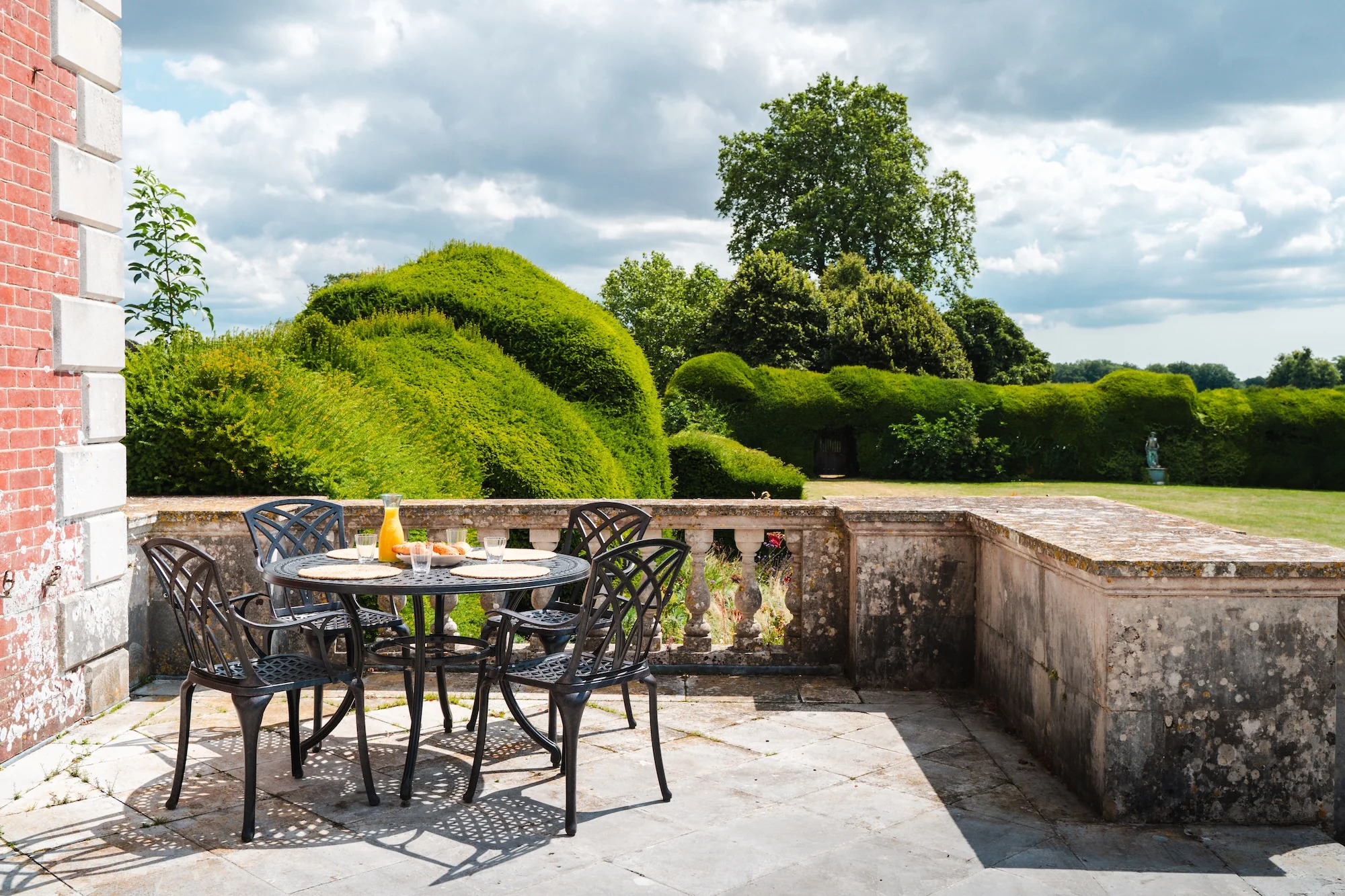 Lazy Susan Partners With blubolt